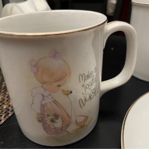 Vintage Precious Moments Coffee Mugs & one Plate - Picture 2 of 10